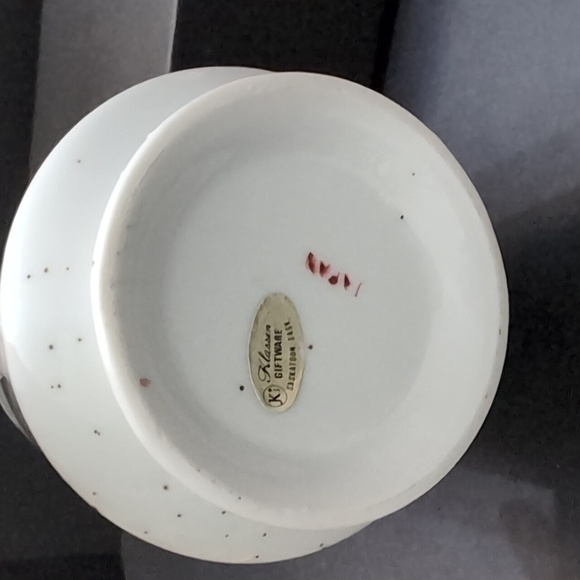 VGT,Klassen Giftware Sakatoon Ceramic Teapot with Wild Strawberry Pattern. - Picture 9 of 11